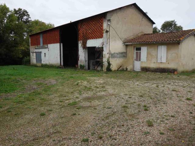 Ferme à rénover au calme dans un hameau 100m² Reignac