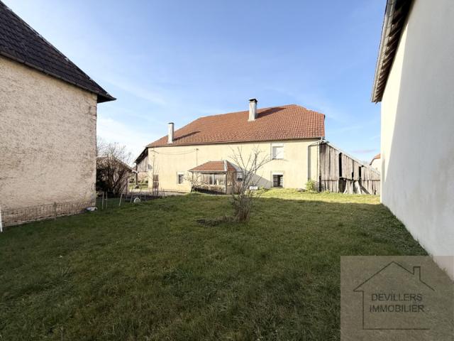 FERME À RÉNOVER AVEC GRANGE ET DÉPENDANCES À TARCENAY FOUCHE