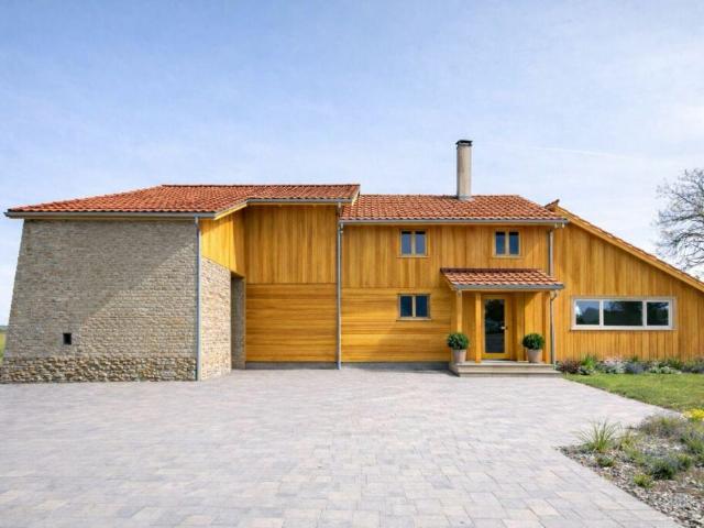 Ferme à rénover, avec habitation et rural équestre