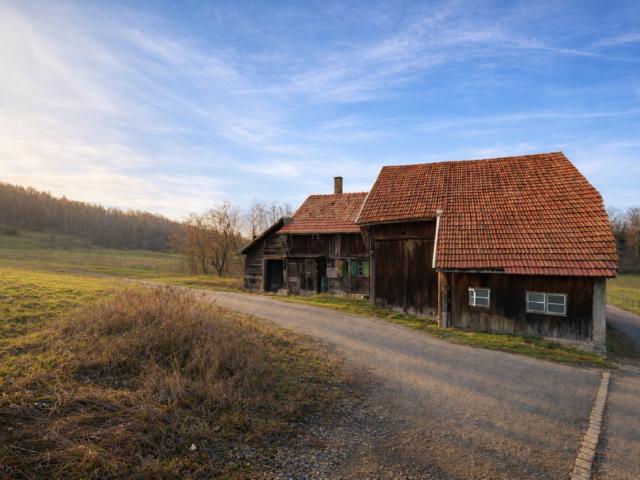 Ferme à rénover, avec habitation et rural équestre