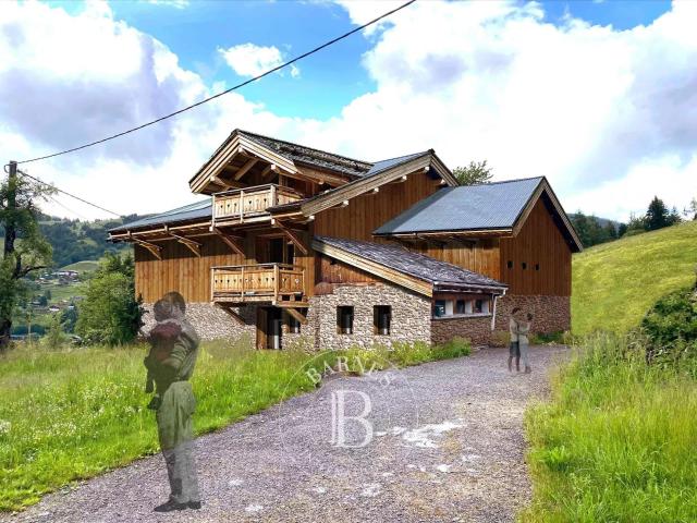 Ferme à rénover avec permis accepté et purgé 345m² Les Gets