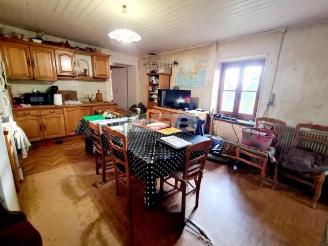 Ferme à rénover sur Terrain 700 m²