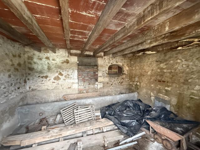 Ferme à rénover sur un terrain de 527 m2