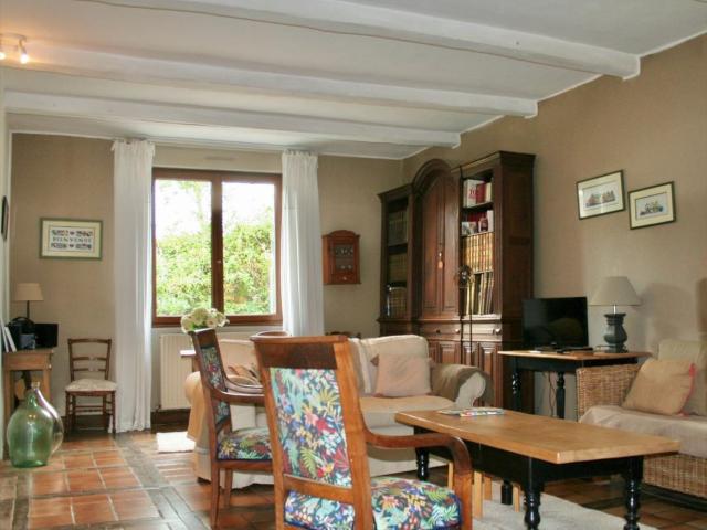 Ferme Au Carre De Caractere Avec Habitation Et Revenus Locat. 556m² Herlies