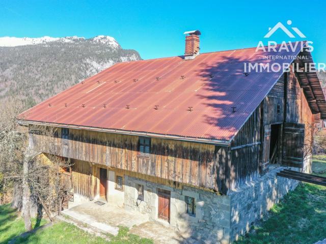 Ferme authentique avec potentiel d’exception sur terrain con. 326m² Saint Jean de Sixt