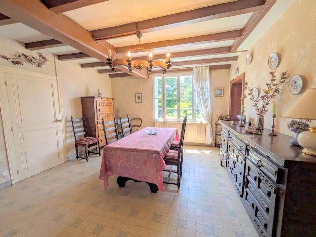 Ferme Charentaise avec 7000m2 à Mirambeau 102m² Mirambeau