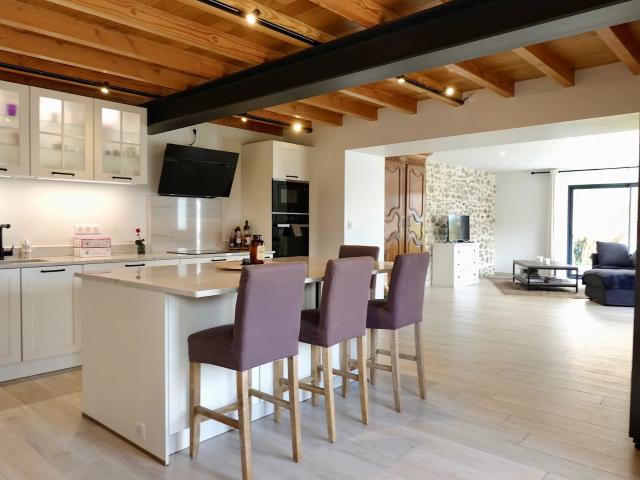 Ferme De 154 M2 Rénovée 1 Hectare De Terre. 154m² Caumont
