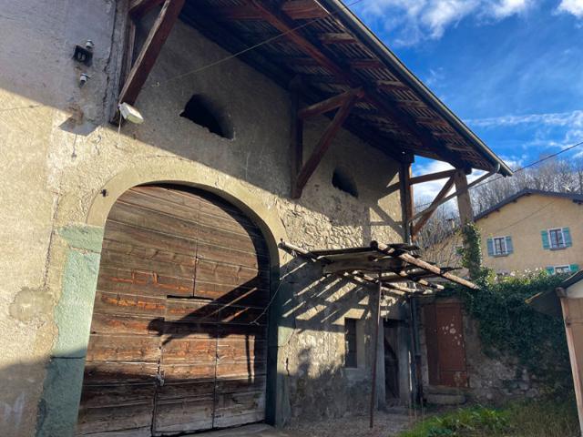 Ferme de 250 m2 + comble à rénover Publier