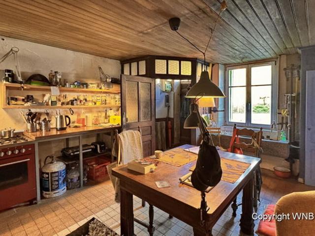 Ferme de caractère indépendante avec dépendances sur un terrain spacieux M9957 113328