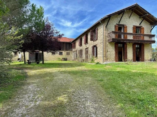 Ferme, dépendances 4 Ha