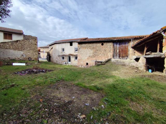Ferme en partie rénovée