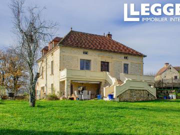 Ferme en pierre 5 chambres à vendre dans le Lot avec commodités de village