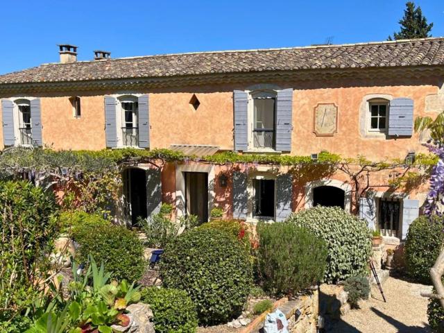 Ferme en pierre authentique au cœur de la Provence 160m² Saint Etienne du Grès