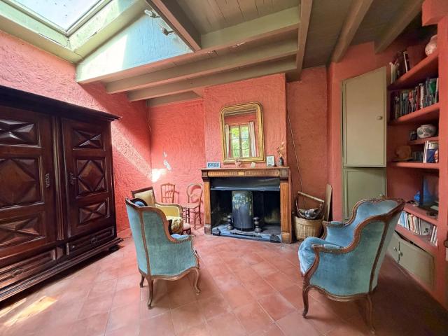 FERME ET DEPENDANCES SUR 5000 M² DE JARDIN