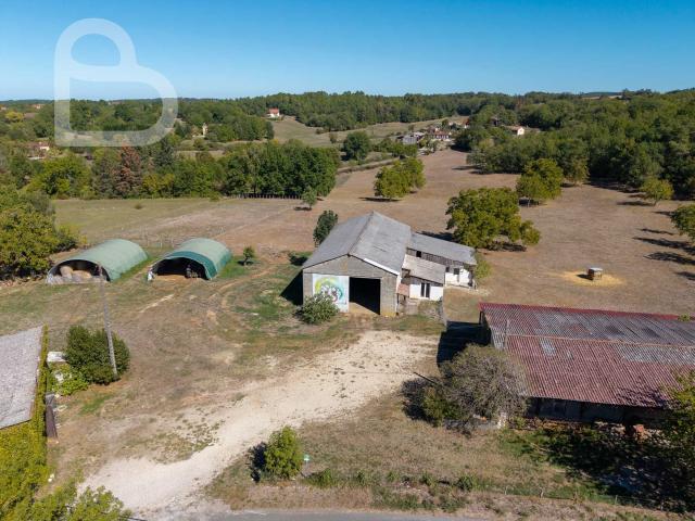 Ferme fromagère bio sur 15 ha avec maison et dépendances 177m² Catus