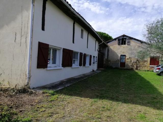 Ferme Gasconne située dans un endroit calme et terrain