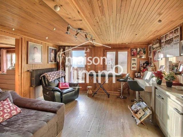 Ferme Mitoyenne A Vendre Au Coeur De Chatel Dans Les Por. 176m² Châtel