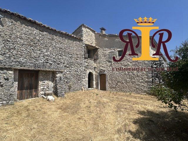 ferme provençale à restaurer pour amateurs de nature et de c. 56m² Lagarde d'Apt