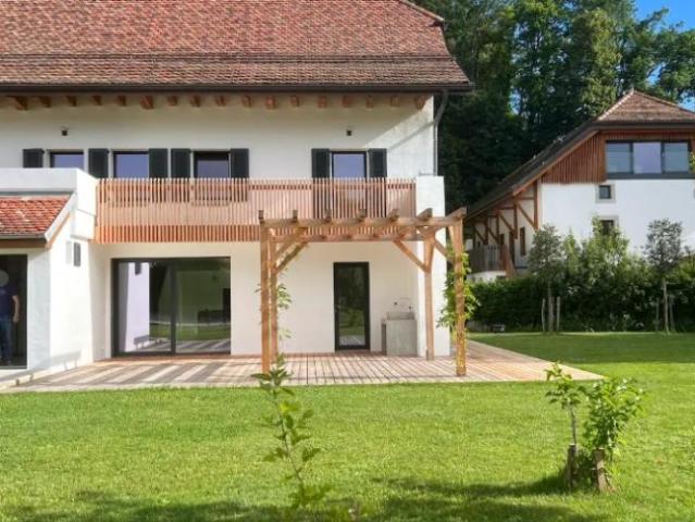 Ferme rénovée avec système de rafraîchissement par le sol – Maison familiale de 300 m² avec grand jardin