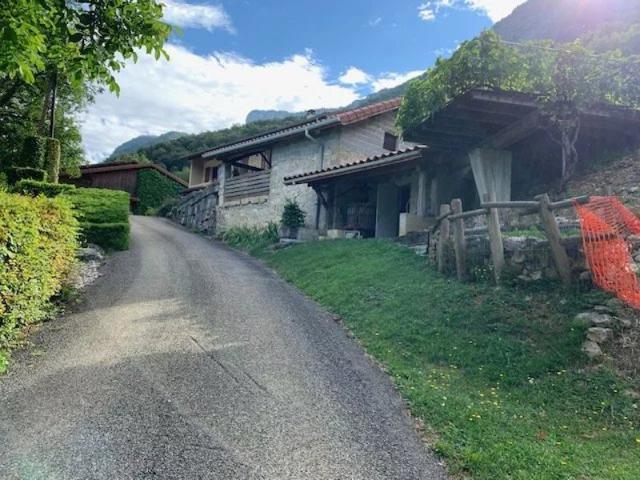 Ferme rénovée avec piscine, 3,8 ha et 550 m² de dépendances – Vue panoramique – Saint Gervais