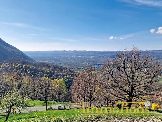 Ferme rénovée avec piscine, 3,8 ha et 550 m² de dépendances. 184m² Saint Gervais