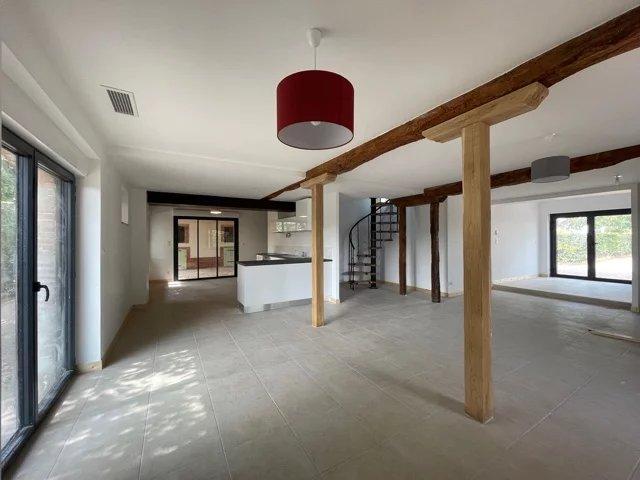 FERME RENOVEE DE 173.39 M² T5 SUR 2500M² DE TERRAIN