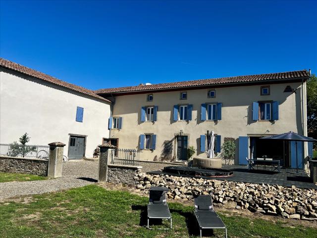 Ferme rénovée près du lac 302m² Almayrac
