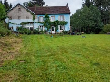 Ferme rénovée, sur 49 ares avec rivière