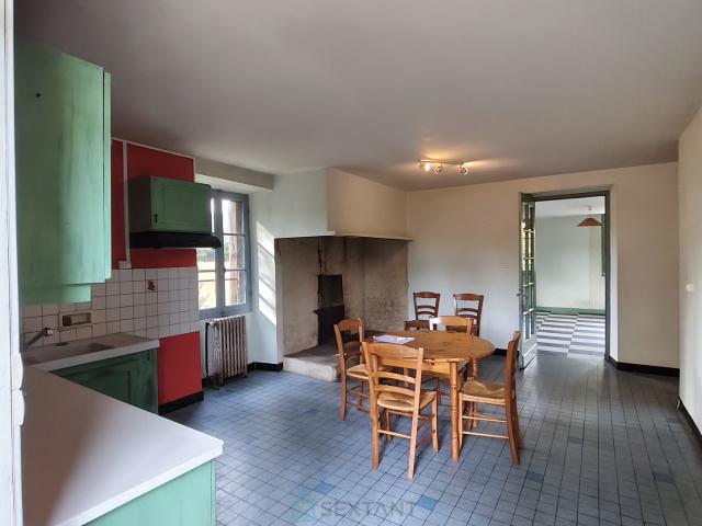 Ferme sans voisin avec 2 habitations et 7 hectares de terre proche Villefranche du Périgord