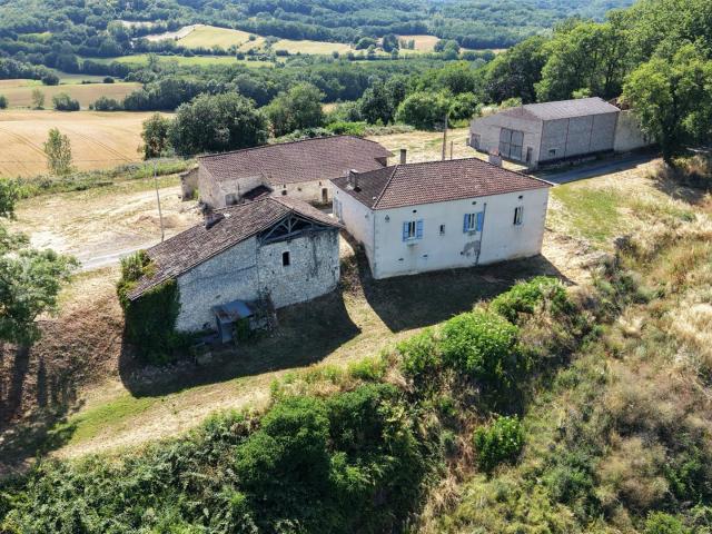 Ancien corps de ferme à rafraichir 113m² Hautefage la Tour