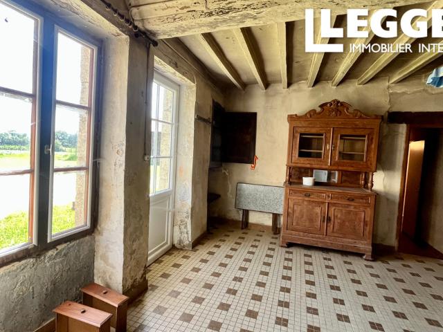 Fermette à rénover avec dépendances et 3 777 m² de terrain – Saint Léonard des Bois, Alpes Mancelles