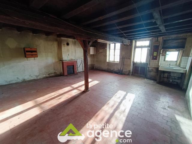 Fermette à renover sur 3000m2 de terrain