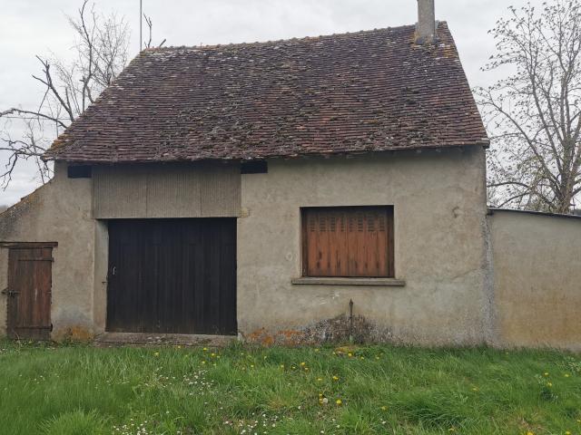 Fermette A Restaurer Sur 5800M2 Constructible 120m² Romorantin Lanthenay