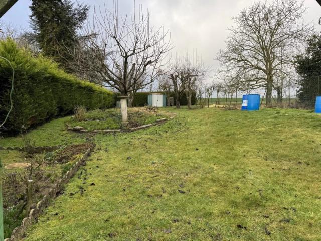 Fermette avec dépendances et grand jardin – 68 m²
