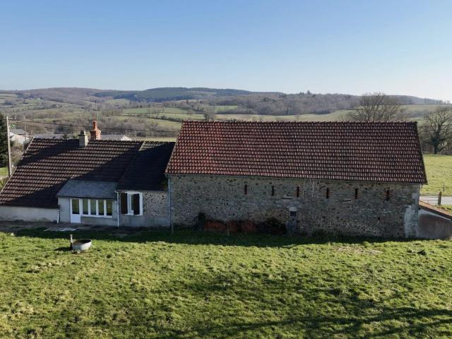 Fermette avec jolie vue 72m² Savigny Poil Fol
