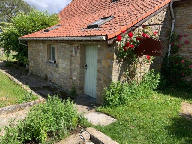 Fermette de caractère dans cadre verdoyant 2 ch avec jardin