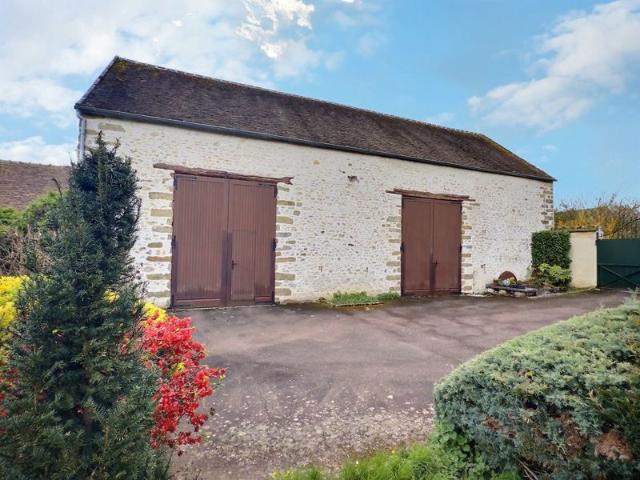 Fermette de Pays avec Grange Indépendante et Caves Voûtées