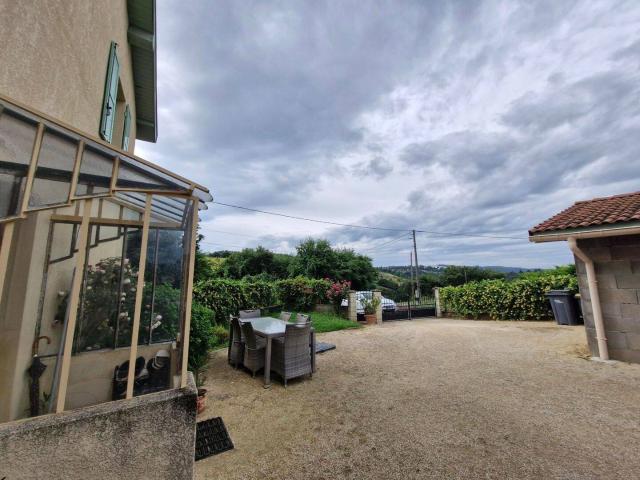 Fermette en duplex mitoyenne 107m² / Garage 30m² / Jardin 250m²