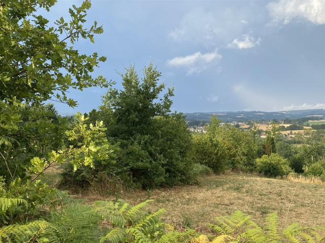 Fermette en position dominante avec vue dégagée sur le villa. 80m² Châteauneuf la Forêt