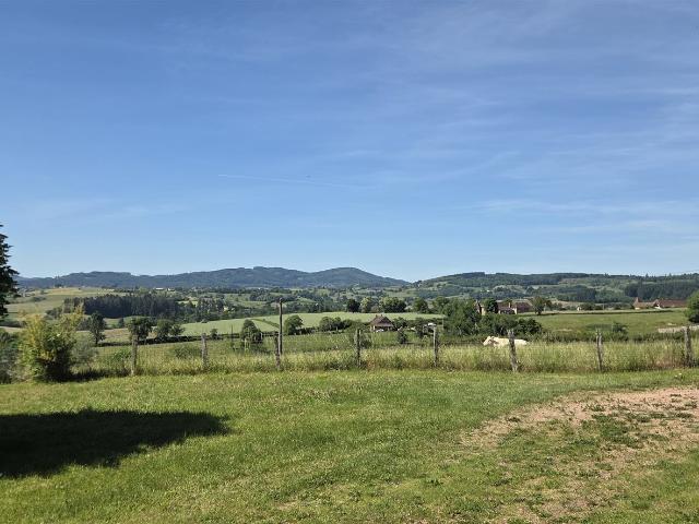 Fermette renovée sur terrain de 2400m² face à une très belle. 108m² Dompierre les Ormes