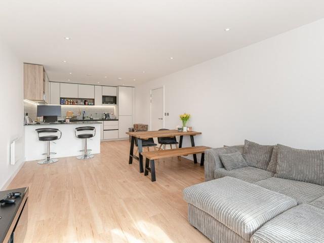 Fermont House, Beaufort Square NW9, 3 bed flat to rent, £3,000 pcm | PrimeLocation