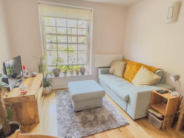 Fern Bank, St. Johns Place, Wakefield WF1, 1 bed flat to rent, £850 pcm | PrimeLocation