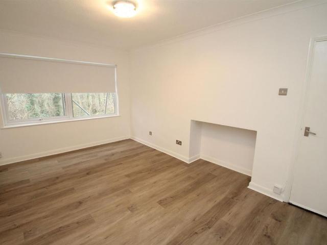 Fern Drive, Hemel Hempstead HP3, 1 bed flat to rent, £1,200 pcm | PrimeLocation