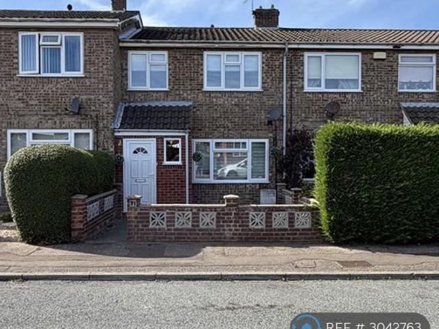 Fern Gardens, Great Yarmouth, NR31 3 bed terraced house to rent £950 pcm £219 pw