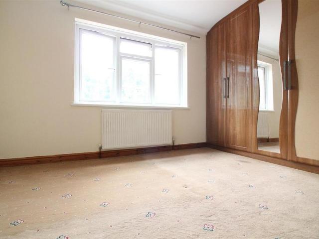 Fern Lane, Hounslow 4 bed semi detached house to rent £2,495 pcm £576 pw