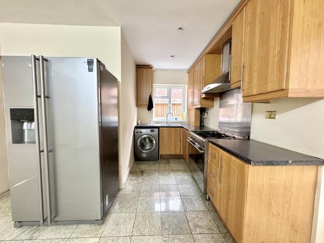 Fern Lane, Hounslow, Greater London, TW5 4 bed semi detached house to rent £2,450 pcm £565 pw
