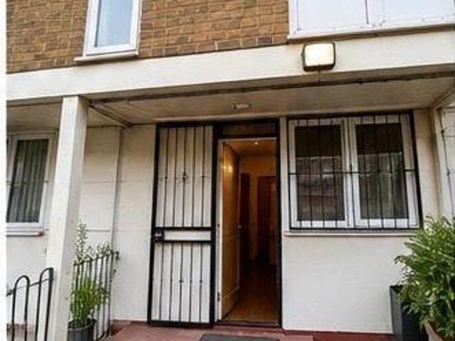 Fern Street, London E3 5 bed house to rent £4,050 pcm £935 pw