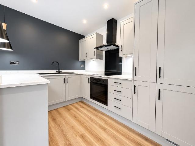 Ferncliffe Road, Bingley BD16, 2 bed flat to rent, £900 pcm | PrimeLocation