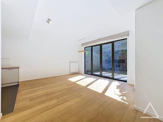 Fernand Coq 2 bedroom apartment with garden and terrace