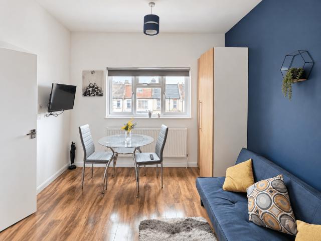 Fernbank Avenue, Wembley, HA0 1 bed in a house share to rent £1,200 pcm £277 pw